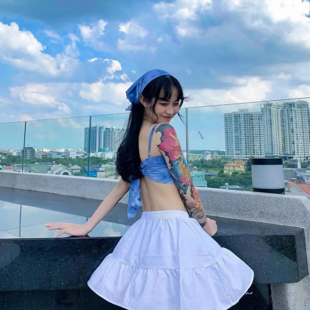 照片里的伴娘